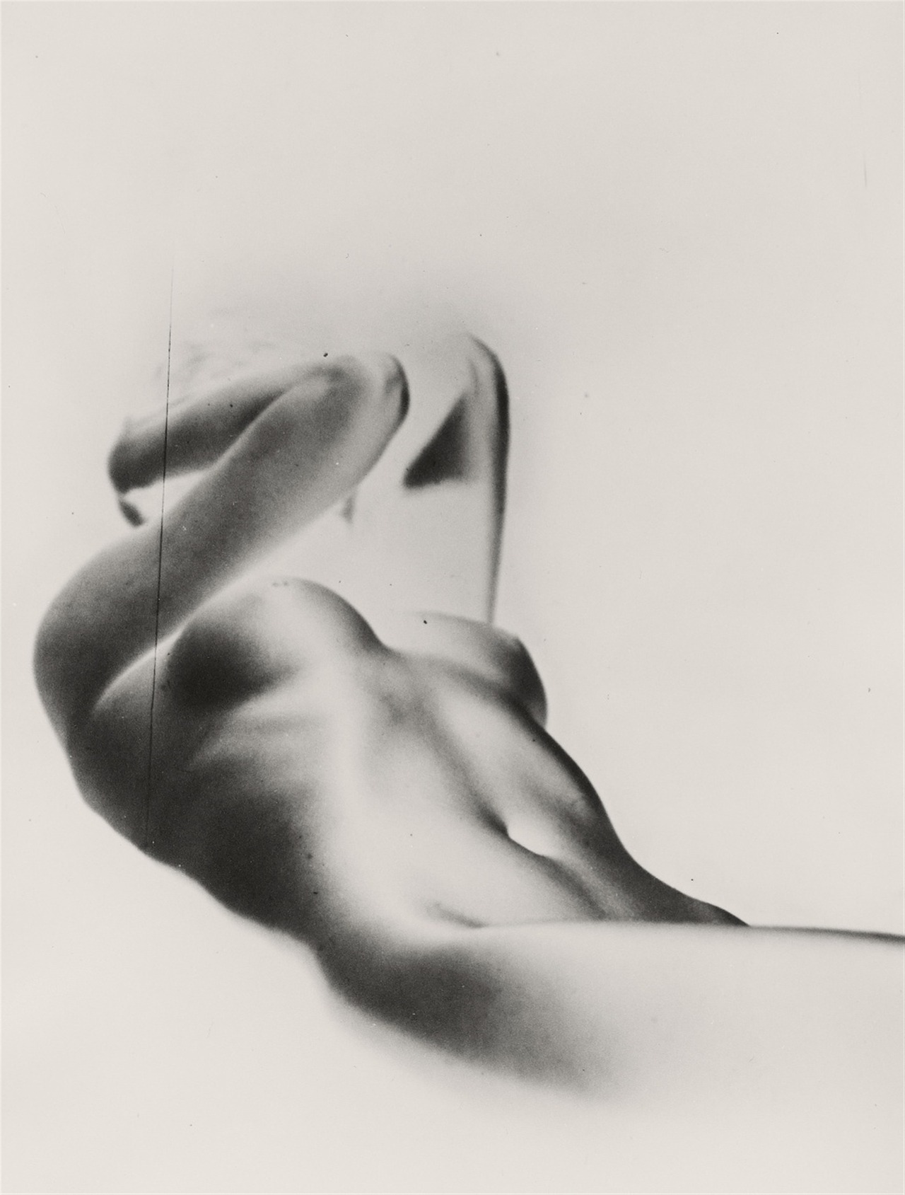Heinz Hajek-Halke :: Liegender Akt / Reclining Nude, 1930-32. | src Lempertz