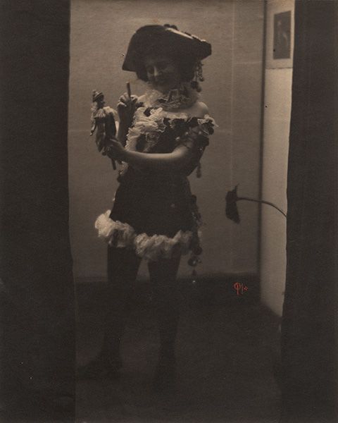 Paul Haviland :: Isabelle d’Armont, 1909, platinum print. | src 19th Century American Photographs at Lee Gallery