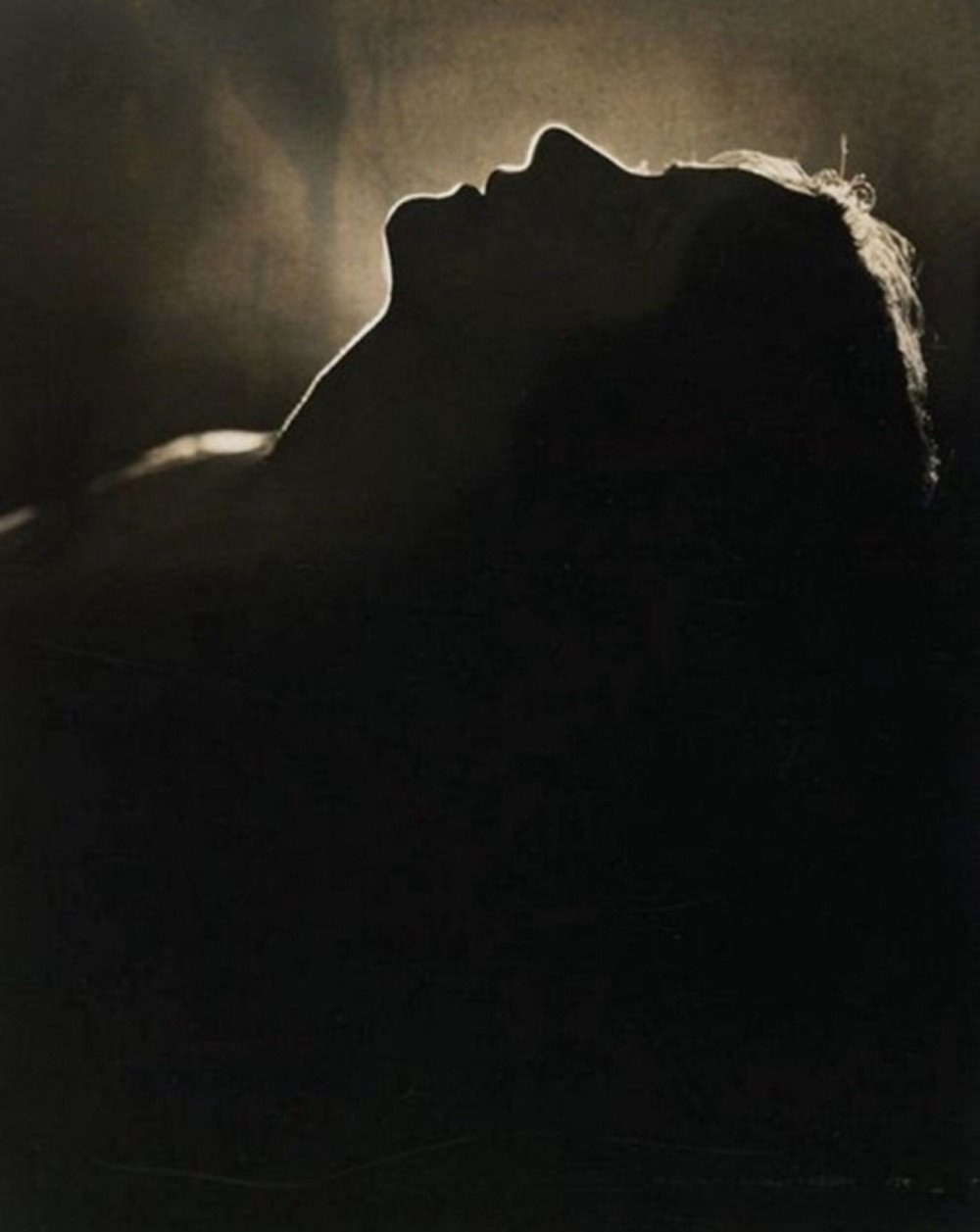 Edward J. Steichen :: British-born American-based actress Lynn Fontanne (born Lillie Louise Fontanne) as Nina Leeds, the desperate heroine of Eugene O'Neill’s controversial nine-act drama Strange Interlude, 1928. Gelatin silver print. | src Curiator