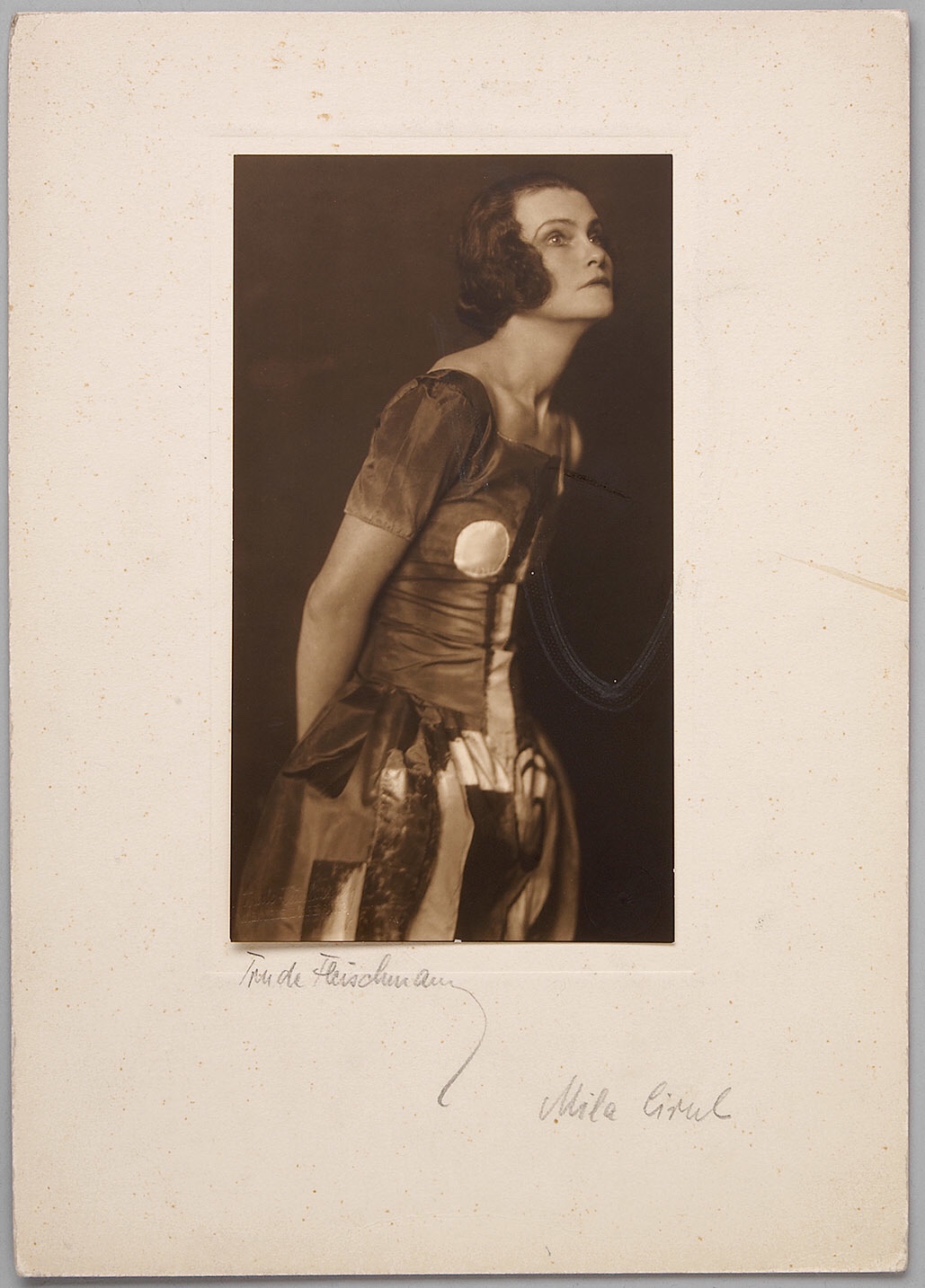 Trude Fleischmann :: Dancer Mila Cirul (Rollenfoto / role picture), 1920s. | src and © Theatermuseum, Wien