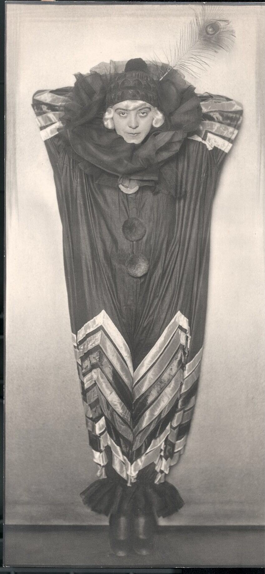 Atelier Koppitz (1913 - 1936) ~ Costume Study / Kostümstudie, um 1920 | src Albertina Museum