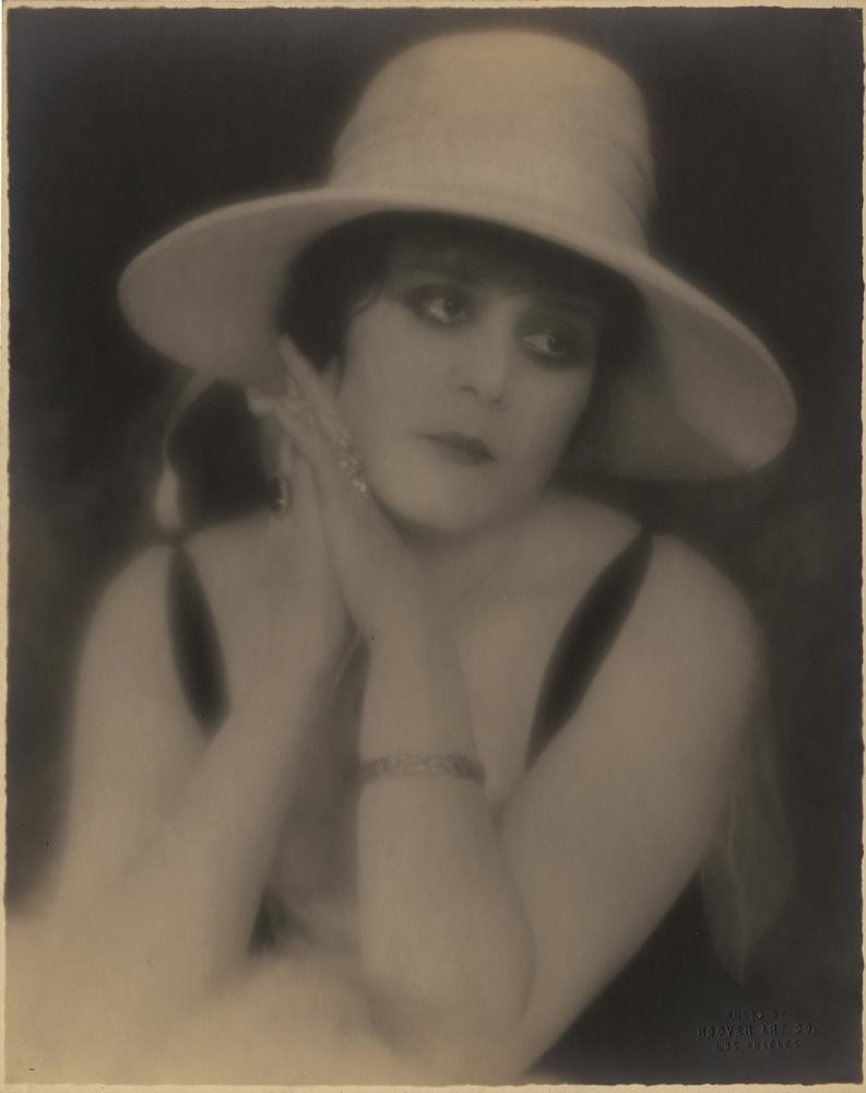 Hoover Art Co. :: Portrait of actress Theda Bara, 1920s. | src Flickr