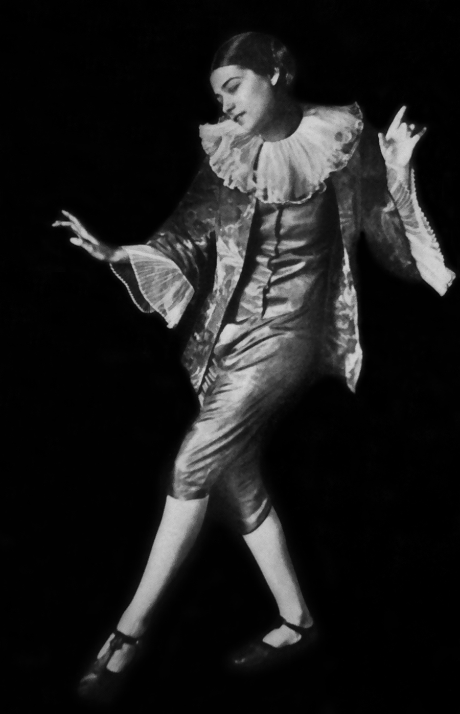 Stephanie Ludwig-Held ~ Atelier Veritas (Munich) :: Clotilde von Derp-Sacharoff. From Der Kunstlerische Tanz Unserer Zeit [The Artistic Dance of Our Time] by Hermann and Marianne Aubel. Published 1928. | src Artblart