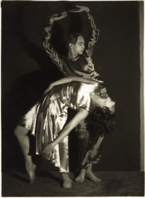 Atelier Hans Robertson :: Ausdruckstanz. Harald Kreutzberg and Elisabeth Grube, ca. 1928. | src catawiki