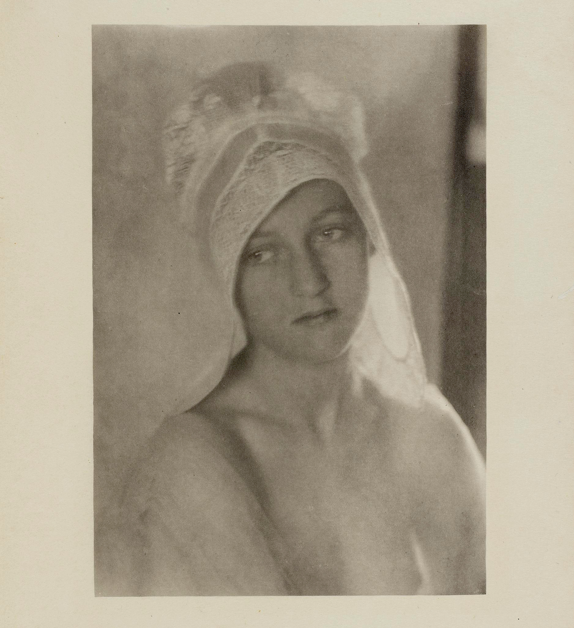 Eva Watson-Schütze :: Head of a Young Girl (photogravure from original negative). Published in Camera Work, issue 9, 1905. | src Universitåts-Bibliothek Heidelberg, also George Eastman museum