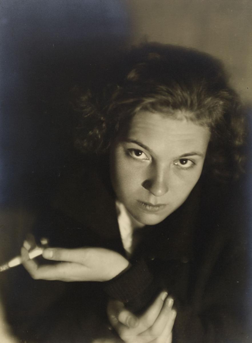 Germaine Krull :: Berthe Krull, 1927. | src Lempertz