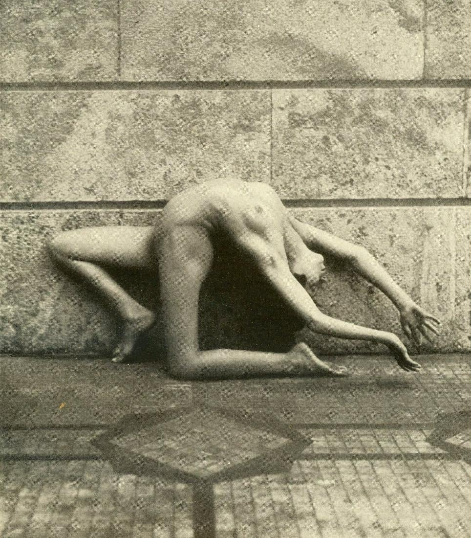 Paul Jsenfels :: Nude, ca. 1927. Photographed at the [Ida] Herion Dance School in Stuttgart. | src liveauctioneers