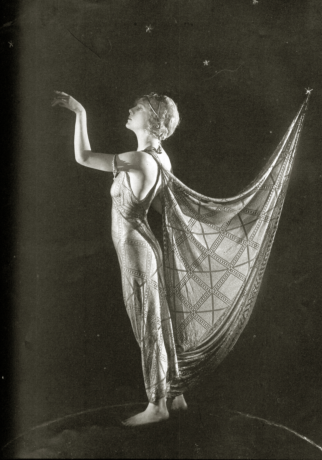 Ann Forrest, probably 1920s – un regard oblique