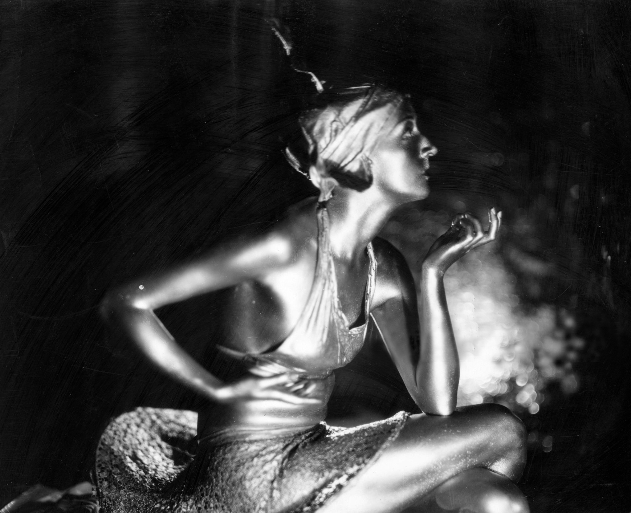 James Abbe :: Golden dancer. Dancer Rylis Hasoutra covered in metallic make-up, ca. 1924. | src Getty Images