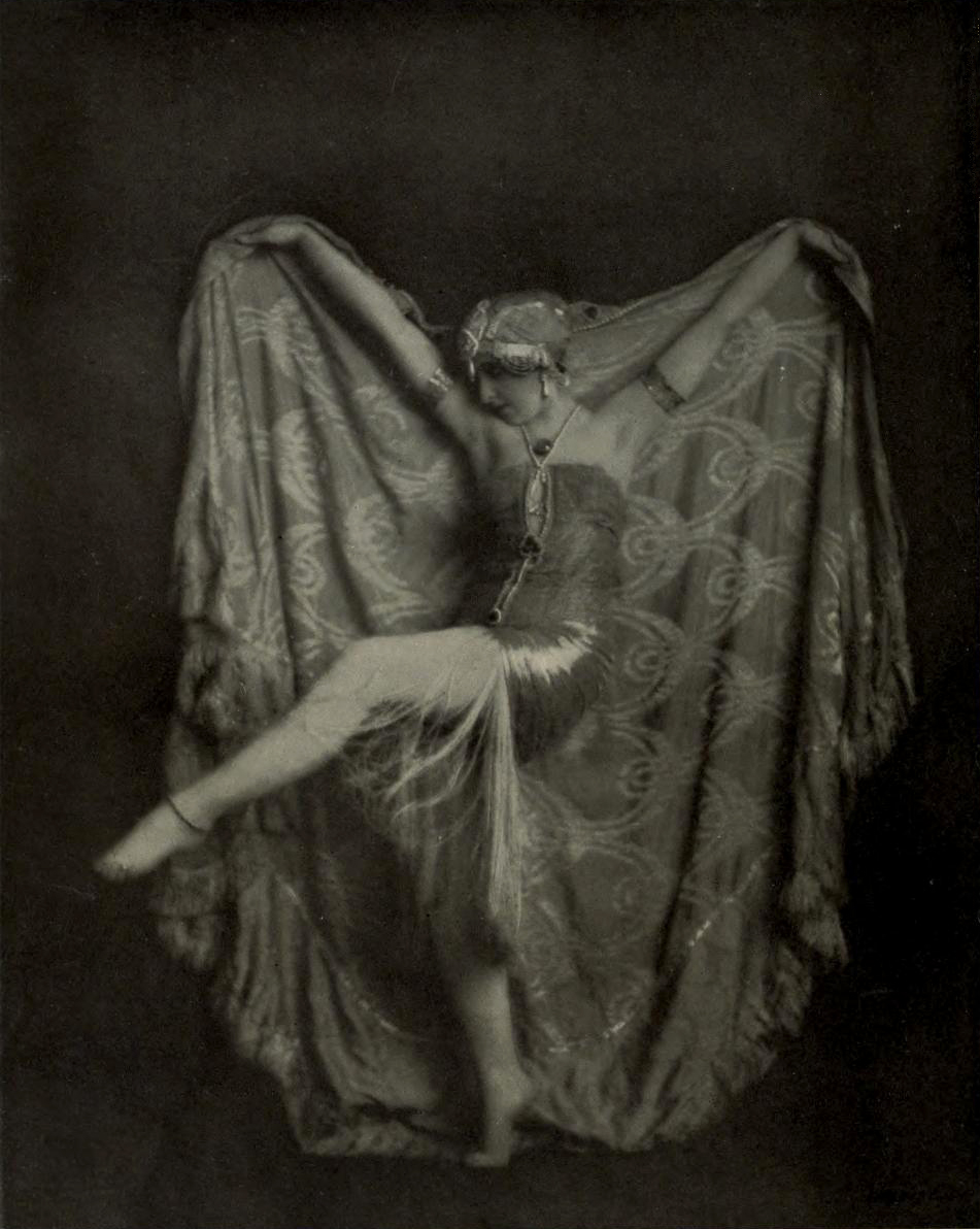 Waldemar Eide:: Dance of Salome (Vera Fokina). Photograms of the Year. The annual review of the world's pictorial photographic work, 1920 issue (plate LXIV). Edited by F. J. Mortimer. | src archive.org
Waldemar Eide :: Salomes dans (Vera Fokina), 1919. Vera Fokina portfolioen. Sølvgelatin. Stavanger kunstmuseum via Norges Fotografforbund