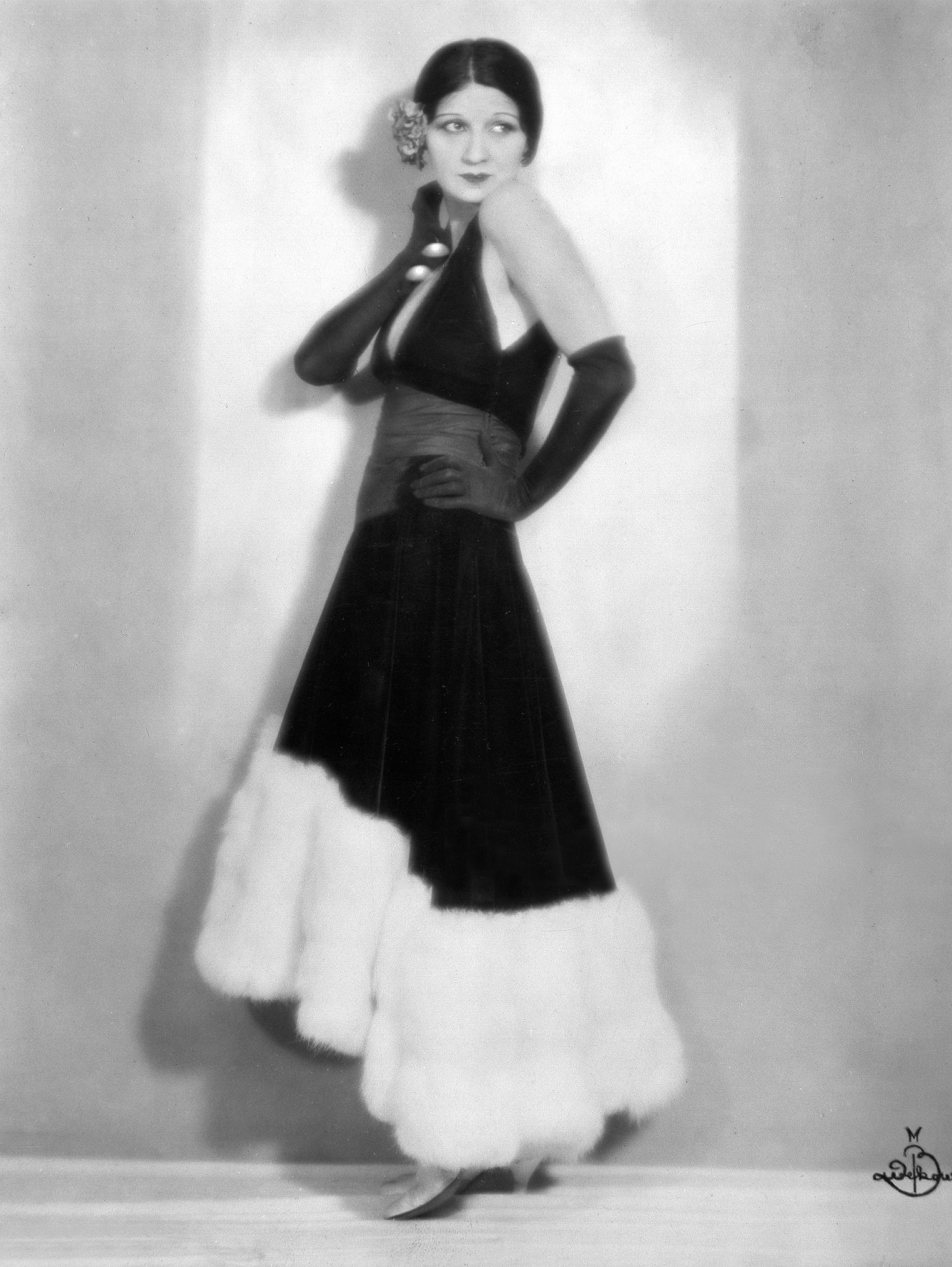 Atelier Martin Badekow :: Dancer Jenny Steiner, date unknown, probably 1930. | src Getty Images