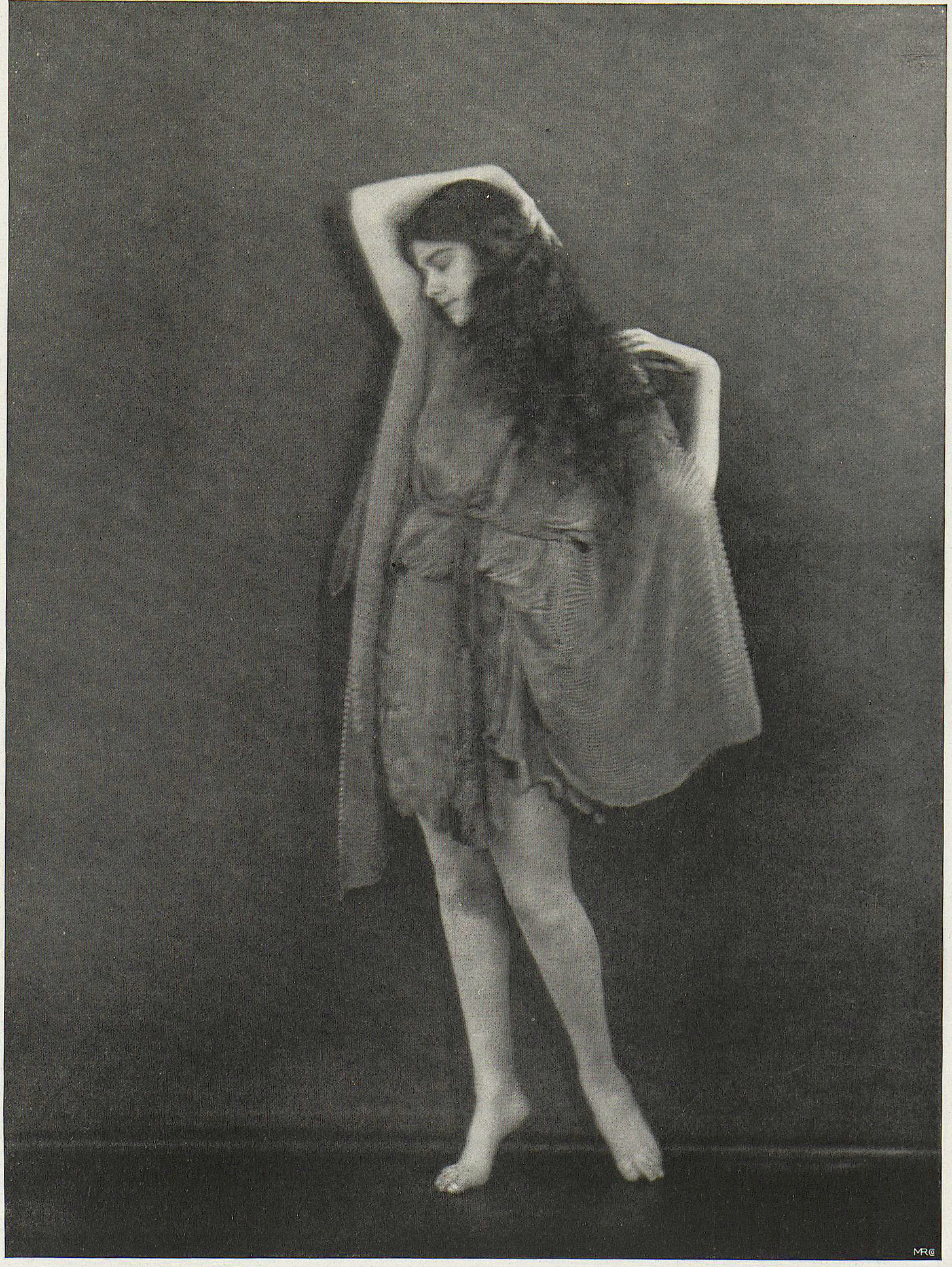 Minya Diez-Dührkoop :: Clotilde Sacharow. Der Kleine Schäfer | The Little Shepherd. [Gedanken über den Tanz von Alexander Sacharow]. Published in «Deutsche Kunst und Dekoration: illustr. Monatshefte für moderne Malerei, Plastik, Architektur, Wohnungskunst u. künstlerisches Frauen-Arbeiten» (1924). | src Universitätsbibliothek Heidelberg