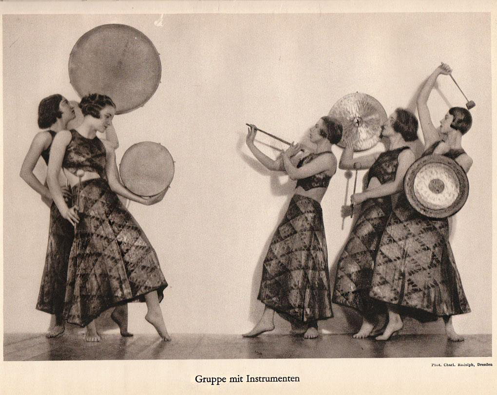 Charlotte Rudolph (Dresden) :: Gruppe mit Instrumenten, 1920s. From: Das Mary Wigman-Werk. Mit Beiträgen von Mary Wigman und 80 Abbildungen. Rudolf Bach. Published by Carl Reissner Verlag, Dresden, 1933. | src Abebooks