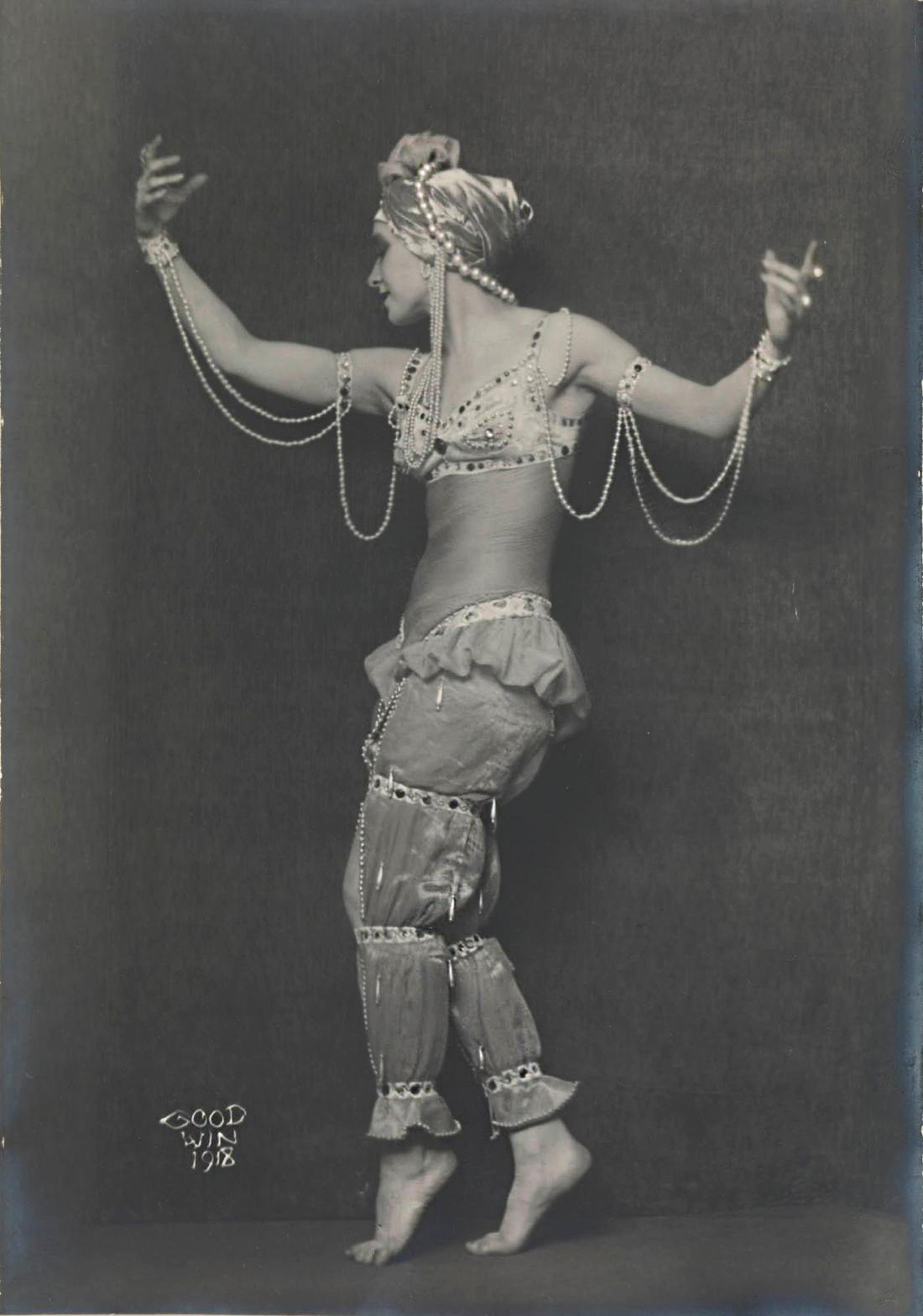 Henry B. Goodwin :: Dancer and actress Jenny Hasselqvist (Jenny Hasselquist), 1918. | src Moderna Museet