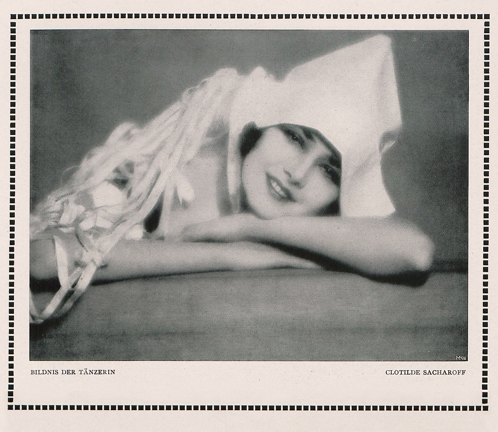 Die Tänzerin Clotilde Sacharoff (Clotilde von Derp). Deutsche Kunst und Dekoration. Nº 59, 1926-1927. | src Universitätsbibliothek Heidelberg