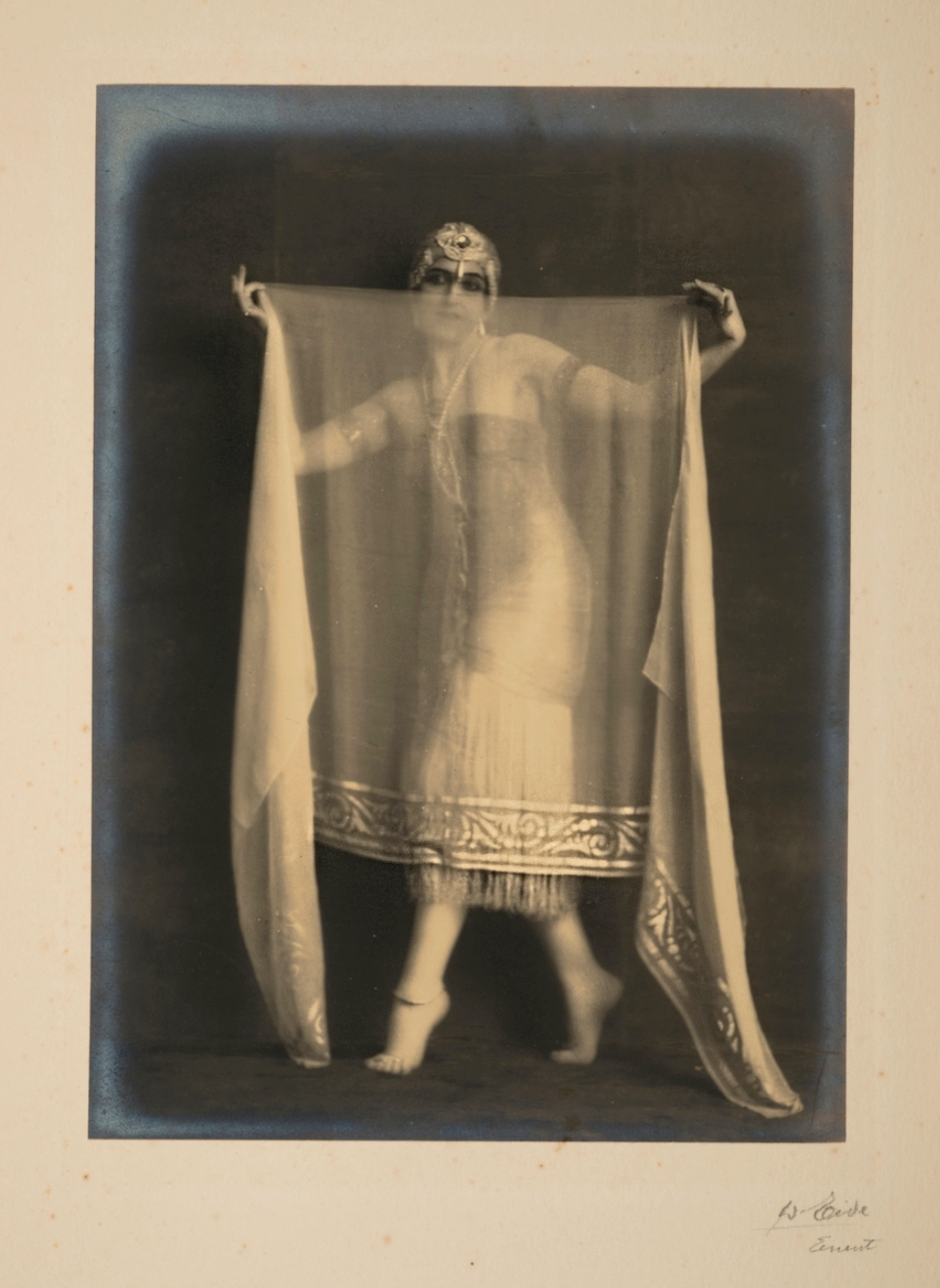 Waldemar Eide :: Portrett av Vera Fokina [Sølvgelatin fotografi], 1919. | src Stavanger kunstmuseum