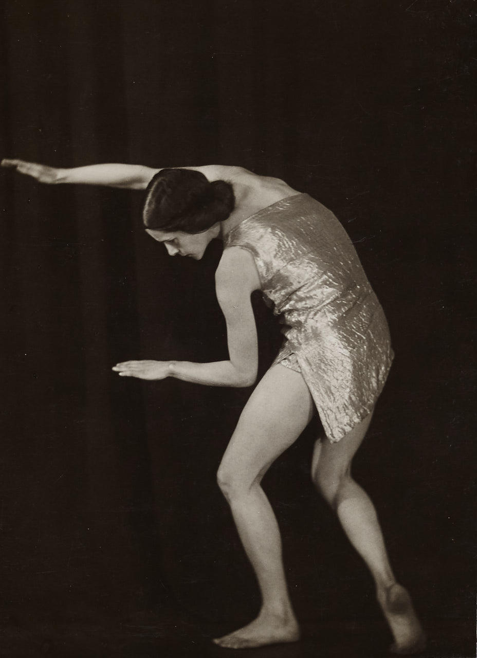 Atelier Robertson (1927–1933) :: Edith von Schrenck (?). From a group of four dance studies, Berlin, ca. 1928. Each with the photographer's studio stamp and handwritten annotations in pencil on the reverse. | src Ostlich 15th Photo Auction