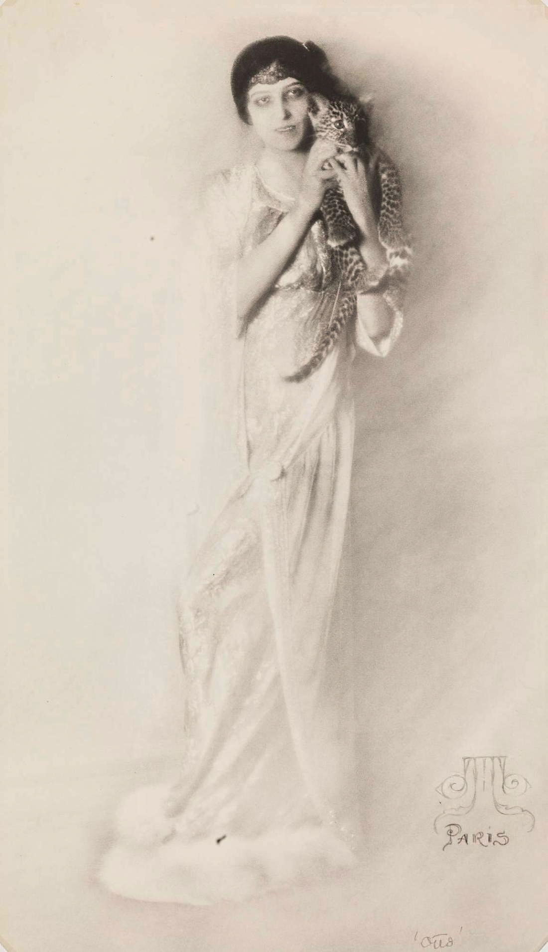 Otto (Paris) :: Ida Rubinstein, Russian dancer and actress in Paris, ca. 1910. Bromoil print. | src Moderna Museet