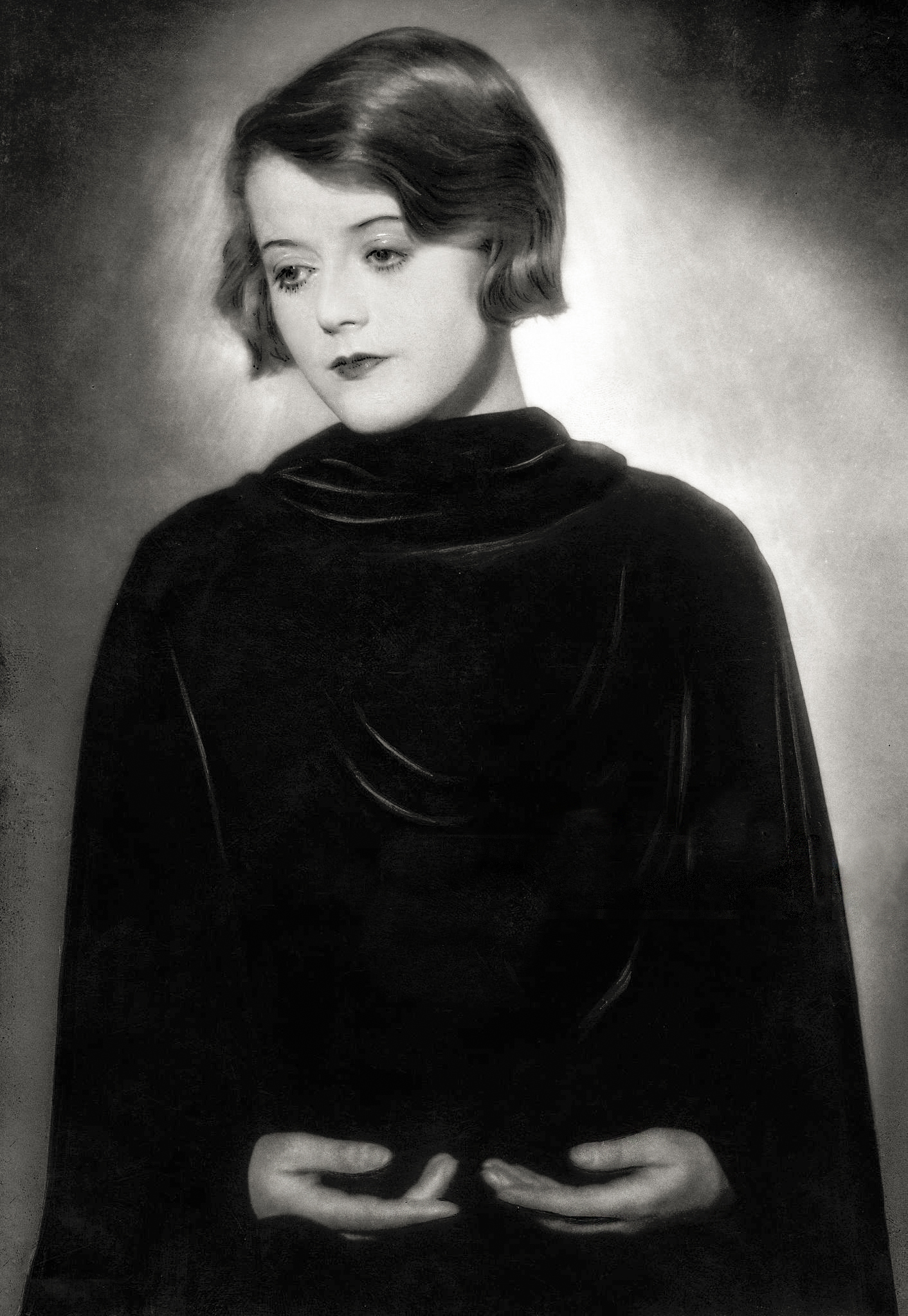 Freiherr Wolff von Gudenberg :: Actress and dancer Maria Solveg b. Maria Charlotte Stern. Half-length portrait, undated, probably 1929, published: Berliner Morgenpost Feb. 4, 1929. | original: Schauspielerin und Tänzerin Maria Solveg (1907-1993) eigentlich: Maria Stern. Halbfigur Porträt, undatiert, vermutlich 1929, veröffentlicht: Berliner Morgenpost 04.02.1929. | src Getty Images