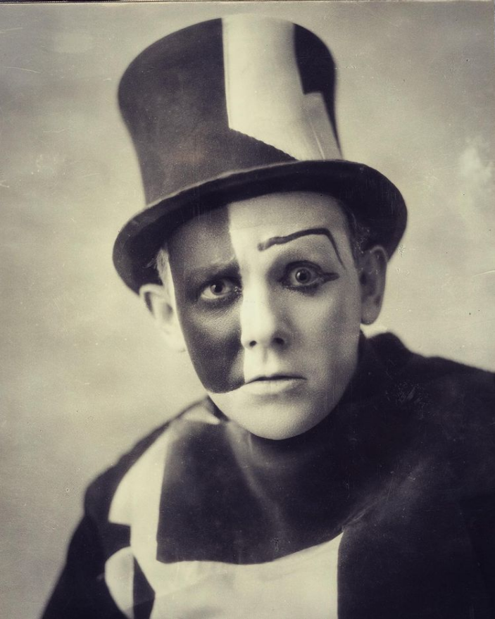 Jean Börlin i Skating Rink, Svenska Baletten, foto: Studio Isabey, Paris, 1922. | src Dansmuseet on IG