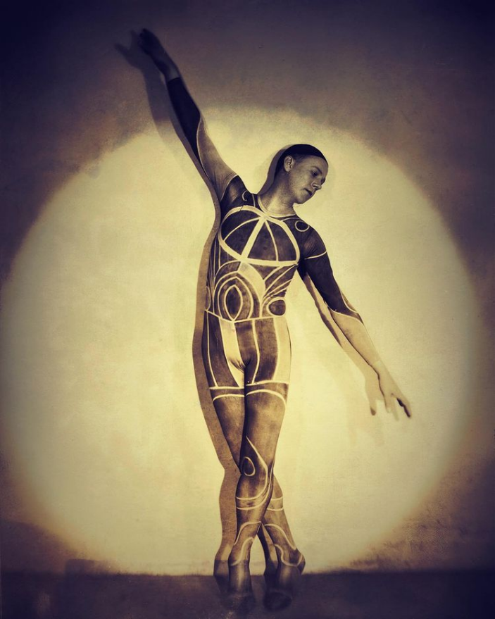 Maurice Goldberg :: Jean Börlin i Harlekin, ca. 1920. | src Dansmuseet on IG