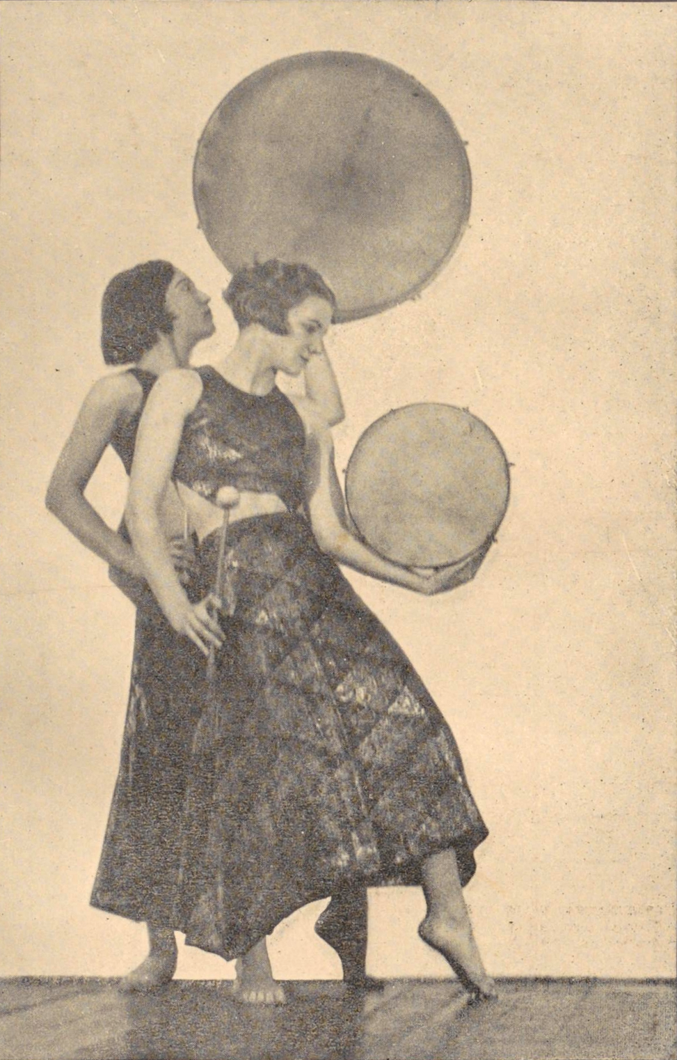 Mary-Wigman-Schule, Dresden, um 1927. From: Rose-Marie Bachofen Fotoalbum Jugend © Münchner Stadtbibliothek, 2020 | src Monacensia in Hildebrandhaus