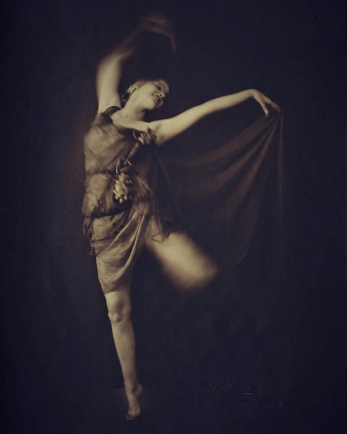 Edith von Bonsdorff, foto: Atelier Universal, Helsingfors, 1924. | src Dansmuseet • IG