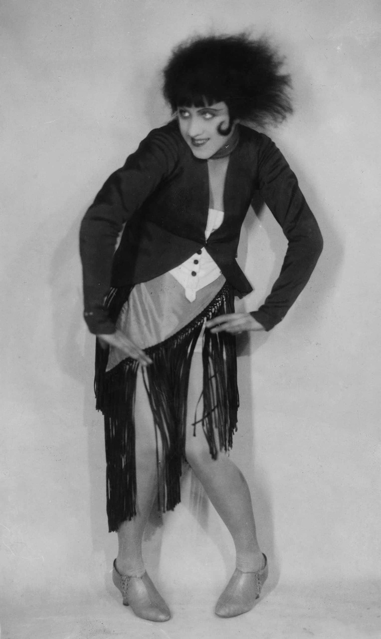 Studio Isabey :: Irma Calson in The Strange Tournament (Le Tournoi Singulier), The Swedish Ballet, 1924. | src Dansmuseet