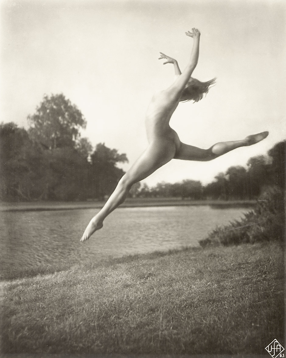 Helmy Hurt :: Stills from "Wege z. Kraft u. Schönheit", 1925/printed 1930s. Film Photography.
Photographer: Helmy Hurt (active 1920s). Photo with UfA logo in lower right corner in the negative.
Helmy Hurt had a photography studio in Berlin and together with Gerhard Riebicke she was the set photographer for the UFA film "Wege zu Kraft und Schönheit" (1925), directed by Wilhelm Prager and Dr. Nicolaus Kaufmann. | src Galerie Bassenge via The Saleroom