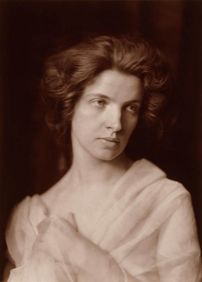 Alfred Nybom :: Maud Allan, carbon print, 1905 | Collection of the Finnish Museum of Photography