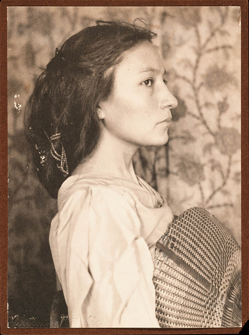 Gertrude Käsebier :: Zitkala-Sa, Sioux Indian and activist, ca. 1898. Platinum print. | src National Museum of American History