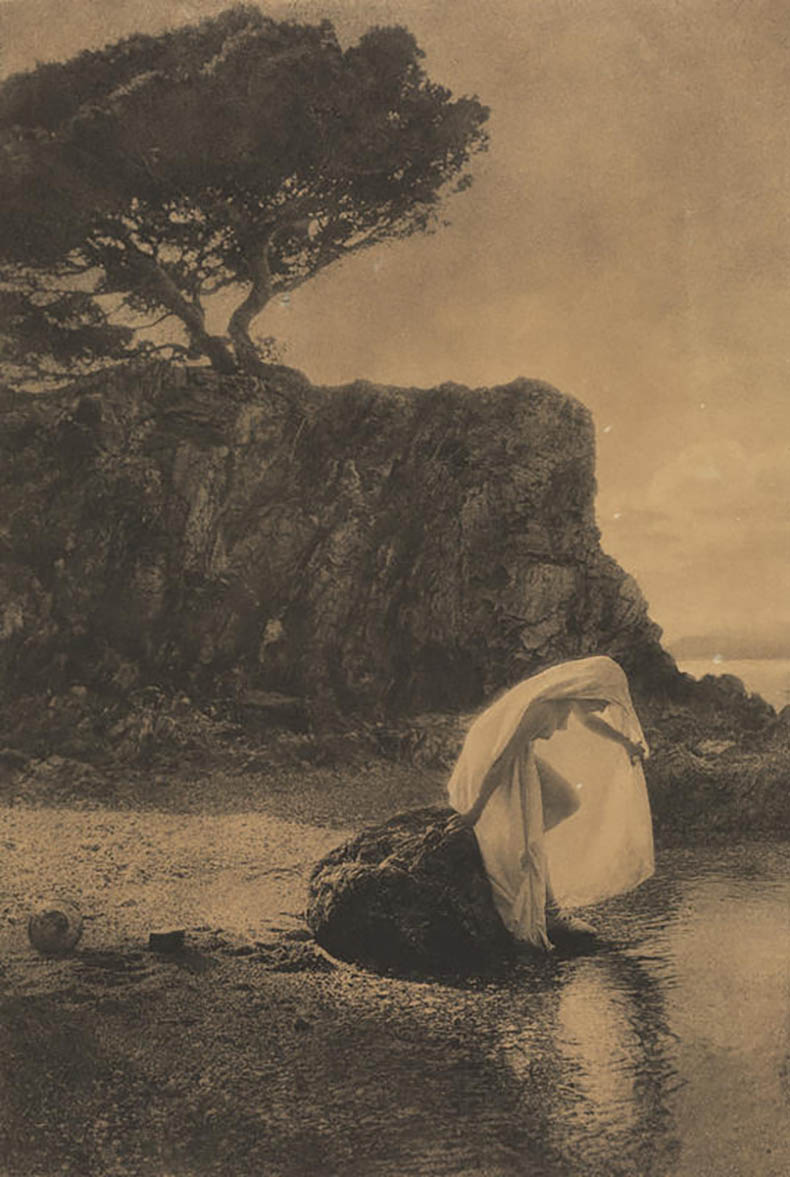 Émile Joachim Constant Puyo :: Baigneuse (Bather), 1914. Photogravure. | src Collection of the Sarjeant Gallery Te Whare o Rehua Whanganui