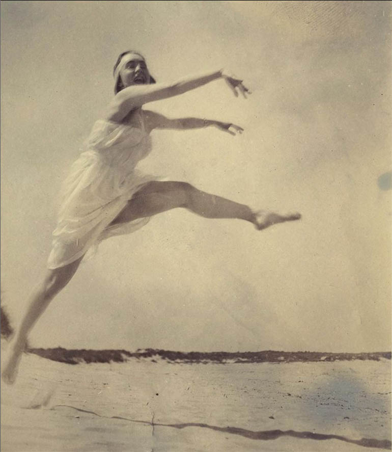 Jenny Hasselquist on the beach in England, 1919 | Jenny Hasselquist på stranden i England, 1919 | src Dansmuseet on IG