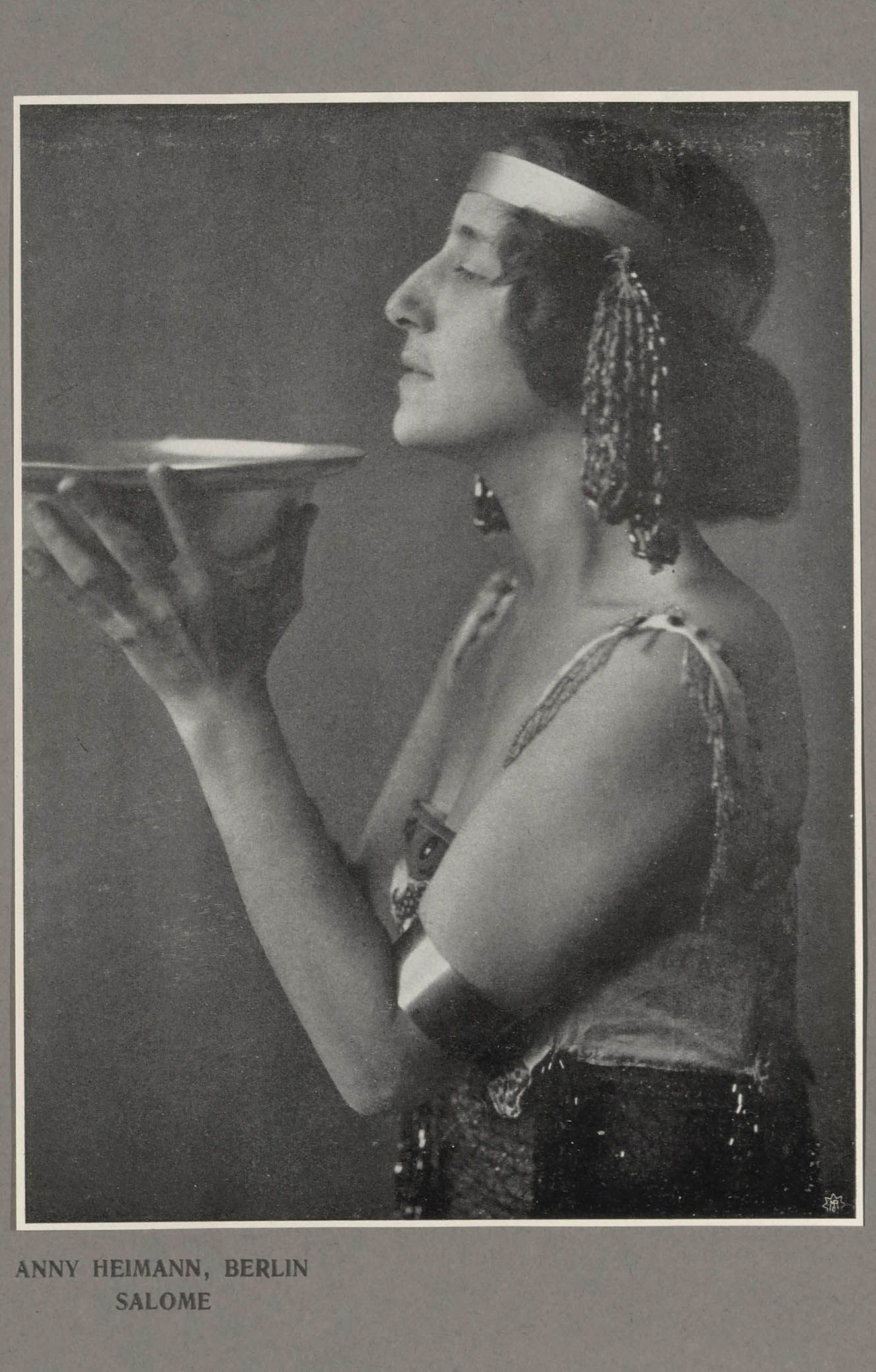 Anny Heimann, Berlin :: Salome. From: „Die Kunst in der Photographie", 1908