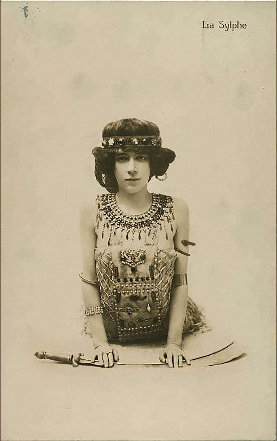 La Sylphe, b. Edith Lambelle Langerfeld (the Dance of Suffrage), 1910s | src NYPL 