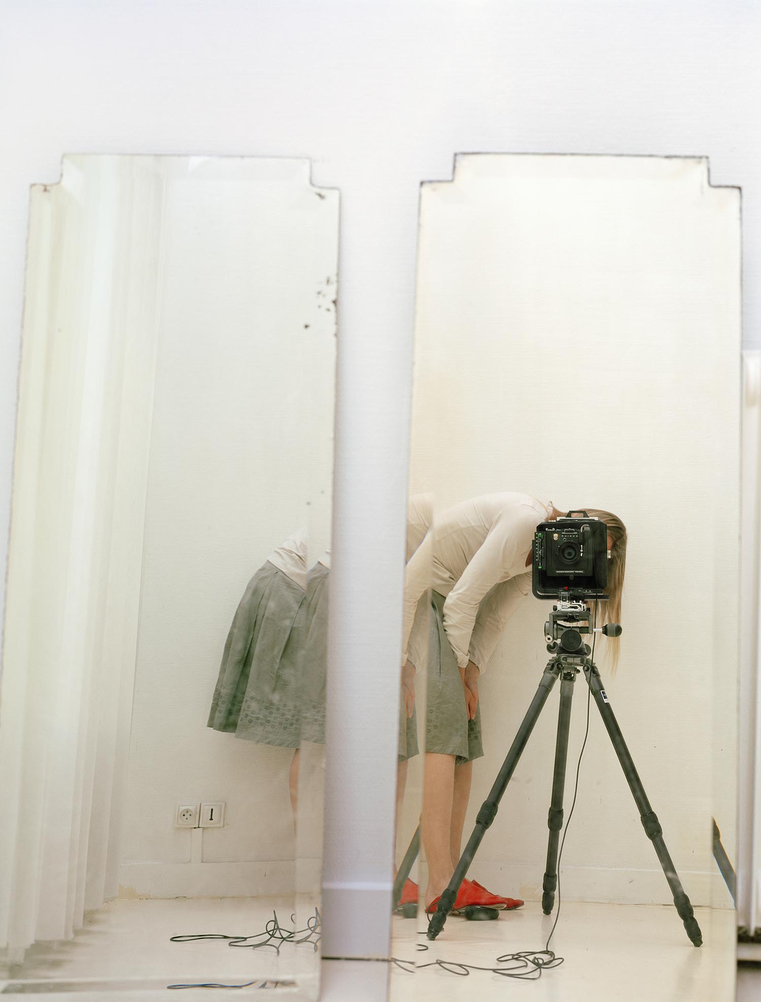 Elina Brotherus :: 'Artist and Model Reflected in a Mirror 1', 2007 © Elina Brotherus | Collections de Photo Elysée, Lausanne