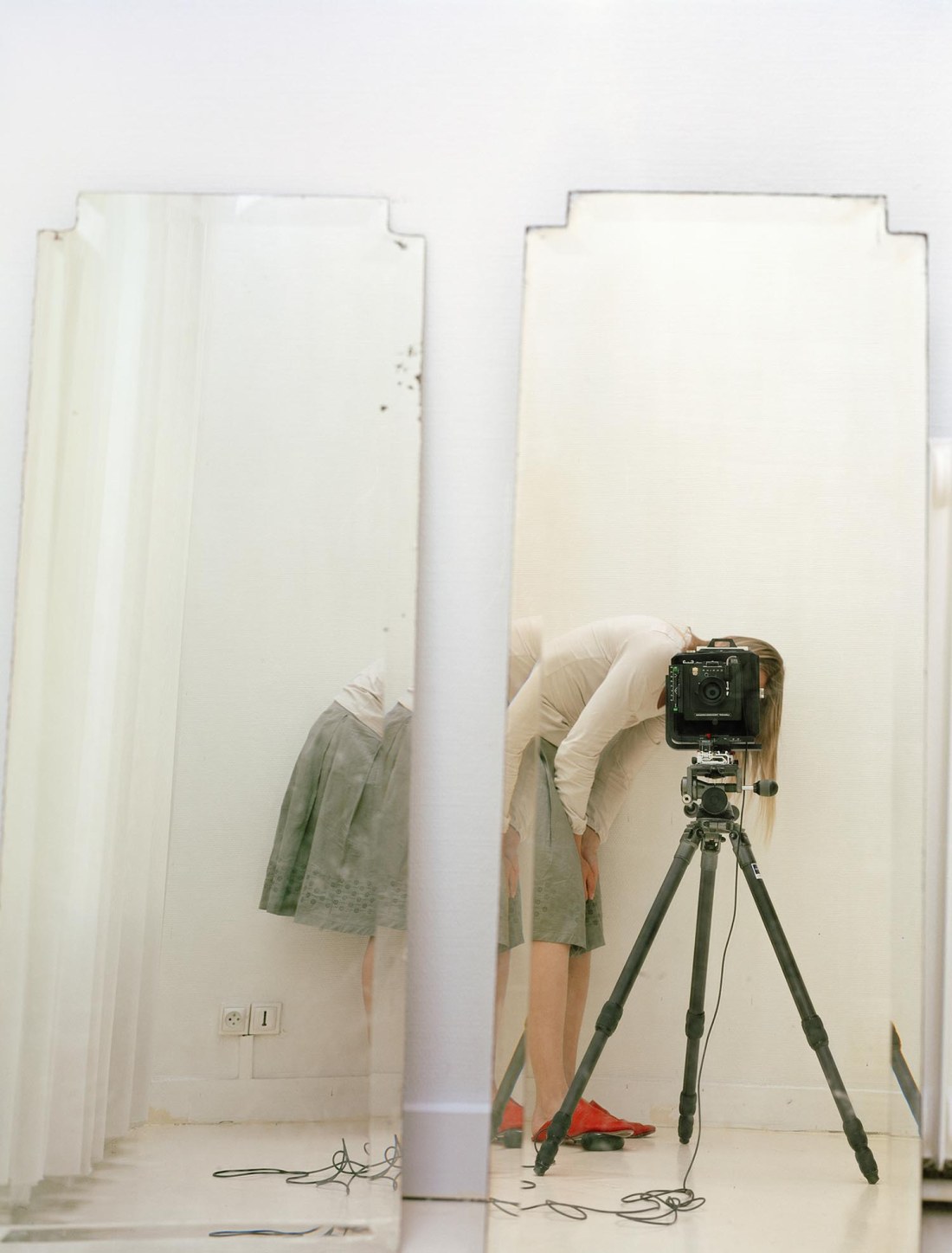 Elina Brotherus :: 'Artist and Model Reflected in a Mirror 1', 2007 © Elina Brotherus | Collections de Photo Elysée, Lausanne