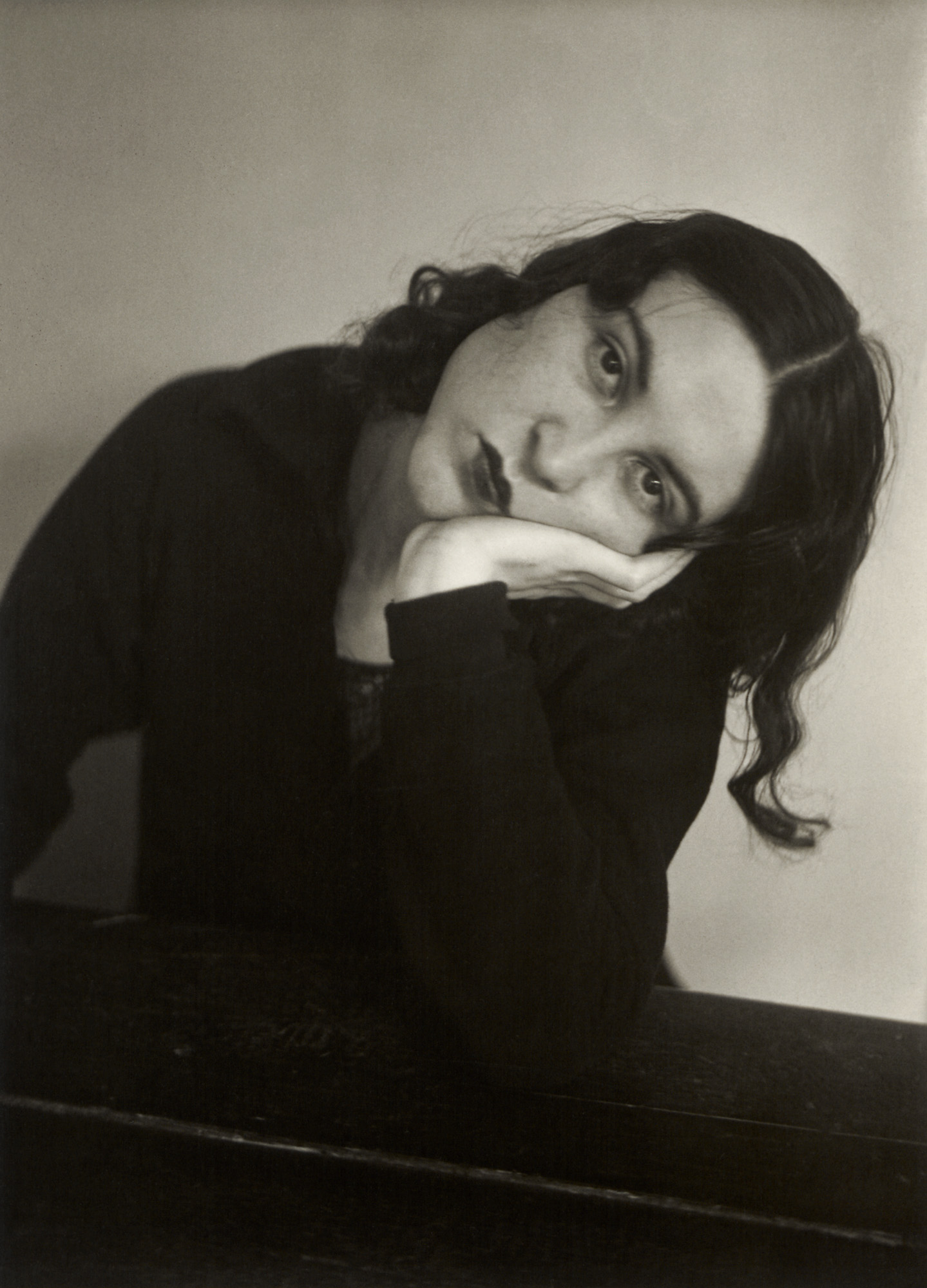 Paul Citroen :: Portret van danseres Estella Reed, 1931 © Paul Citroen / Nederlands Fotomuseum Rotterdam | From Gallery of Honour of Dutch Photography