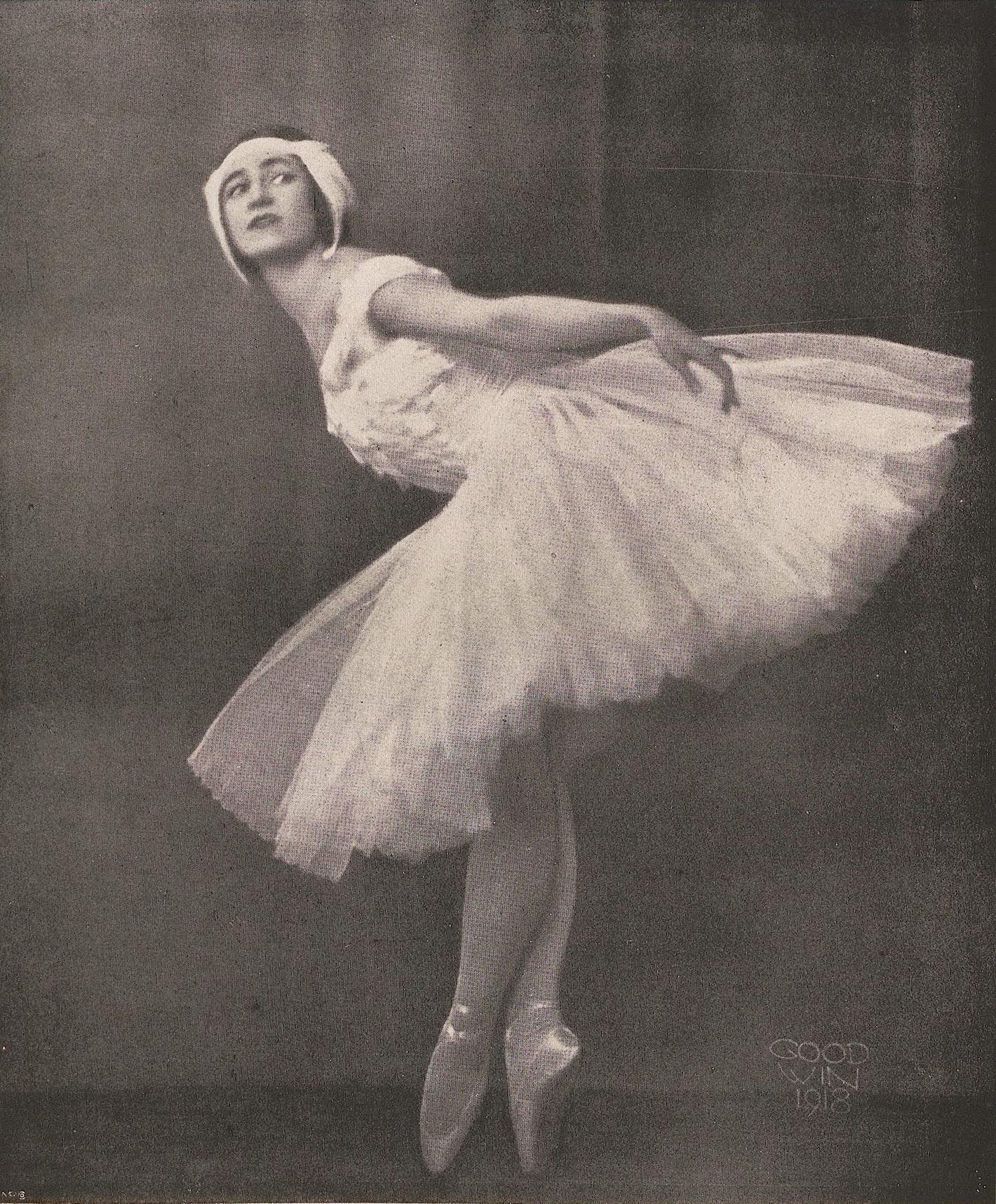 Henry B. Goodwin :: Jenny Hasselqvist as The Dying Swan. Deutsche Kunst und Dekoration. Nº 44, 1919. | src Universitätsbibliothek Heidelberg