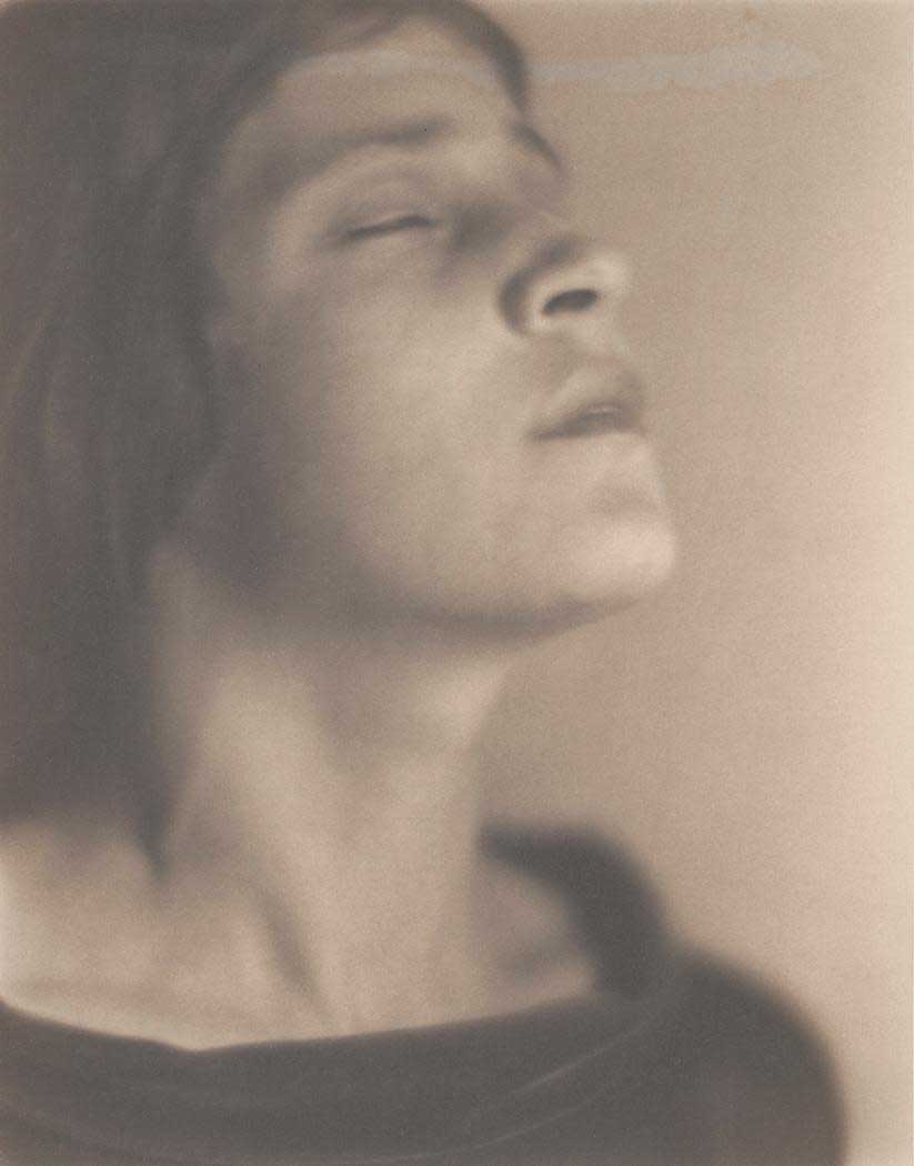 Edward Weston :: Head of an Italian Girl (Tina Modotti), 1921. Platinum or palladium print. | src Johan Hagemeyer Collection at CCP