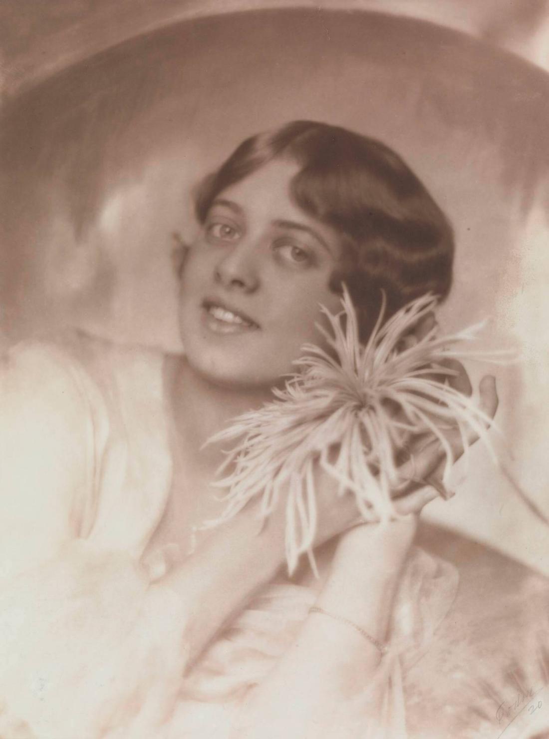 Ferdinand Flodin :: ”Porträtt”. Titel saknas, 1920. Pigment print mounted on board. | src Moderna Museet