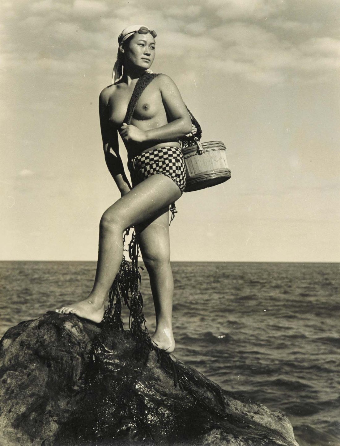 Yoshiyuki Iwase :: Untitled (Ama Diver), ca. 1950. Gelatin silver print. | src Bonhams