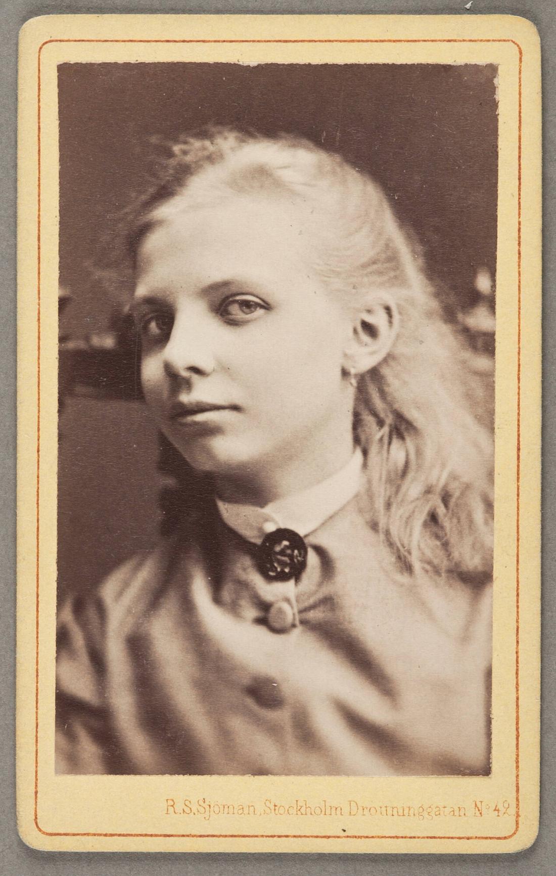 Rosalie Sjöman (Sverige, 1833 - 1919) :: Alma Sjöman, ca. 1870. Albumen print. | src Moderna Museet
