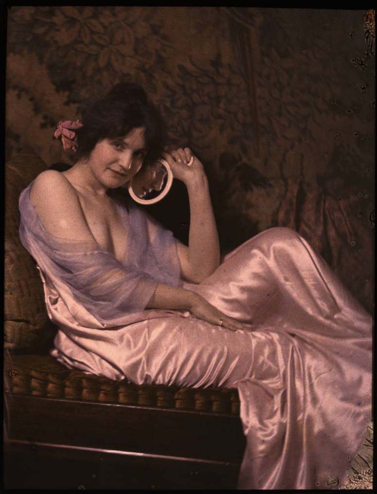 Woman in satin dress holding mirror, ca. 1915. Color plate, screen (Autochrome) process. | src George Eastman Museum 