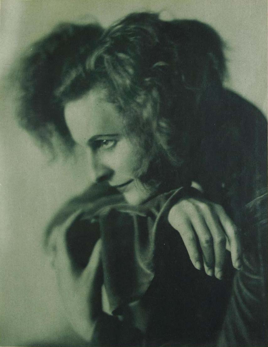 Atelier Jacobi :: Kleine Sphinx. Leni Riefensthal showed strong dramatic qualities in The White Hell of Pitz Palu (1929). Scherl's Magazin, Band 6, Heft 2, Februar 1930