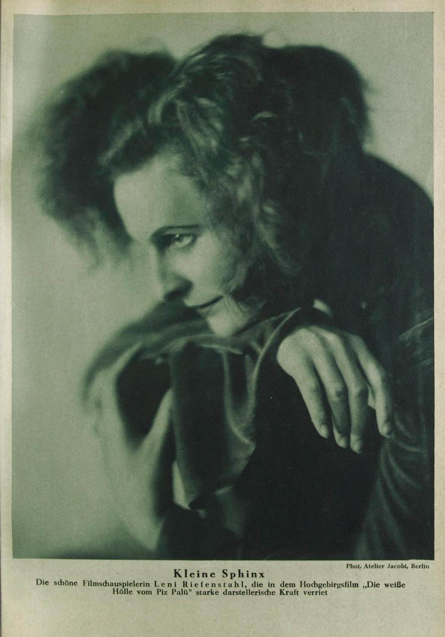 Kleine Sphinx. Die schöne Filmschauspielerin Leni Riefenstahl, die in dem Hochigebirgsfilm „Die weiße Hölle vom Piz Palü” starke darstellerische Kraft verriet. Phot. Atelier Jacobi, Berlin. Scherl's Magazin, Band 6, Heft 2, Februar 1930 