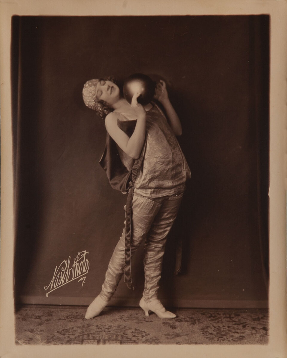 Flapper juggler girl (?) Balancing Act(?) Performer Photo, 1920s Vaub (Nasib) Photo New York. | src David Pollack Vintage Posters