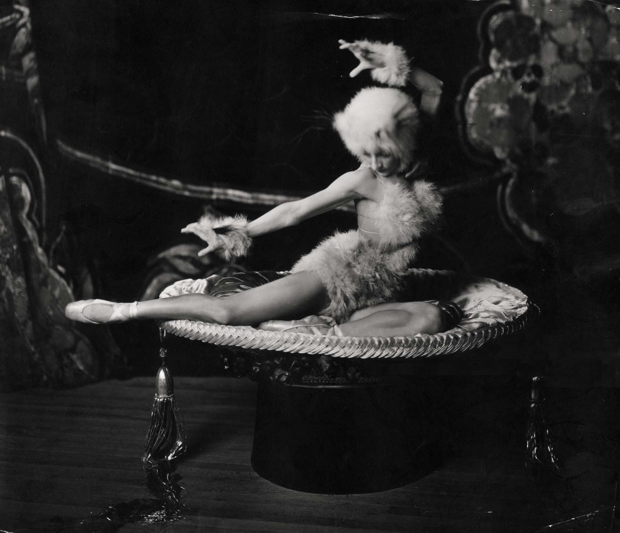 William Davis :: Nattova, the Cat. Natacha Nattova, the famous Russian dancer, currently performing in 'Playtime' at the Piccadilly Hotel, ca. 1925. General Photographic Agency. | src Getty Images