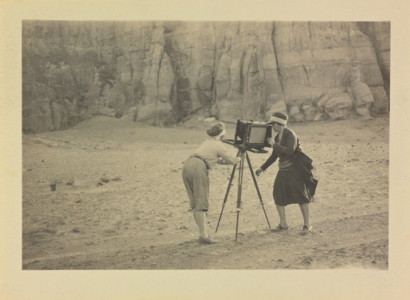 Unknown; [Clara Sipprell and Irina Khrabroff positioning camera], ca. 1929. Gelatin silver print. | src Amon Carter Museum of American Art