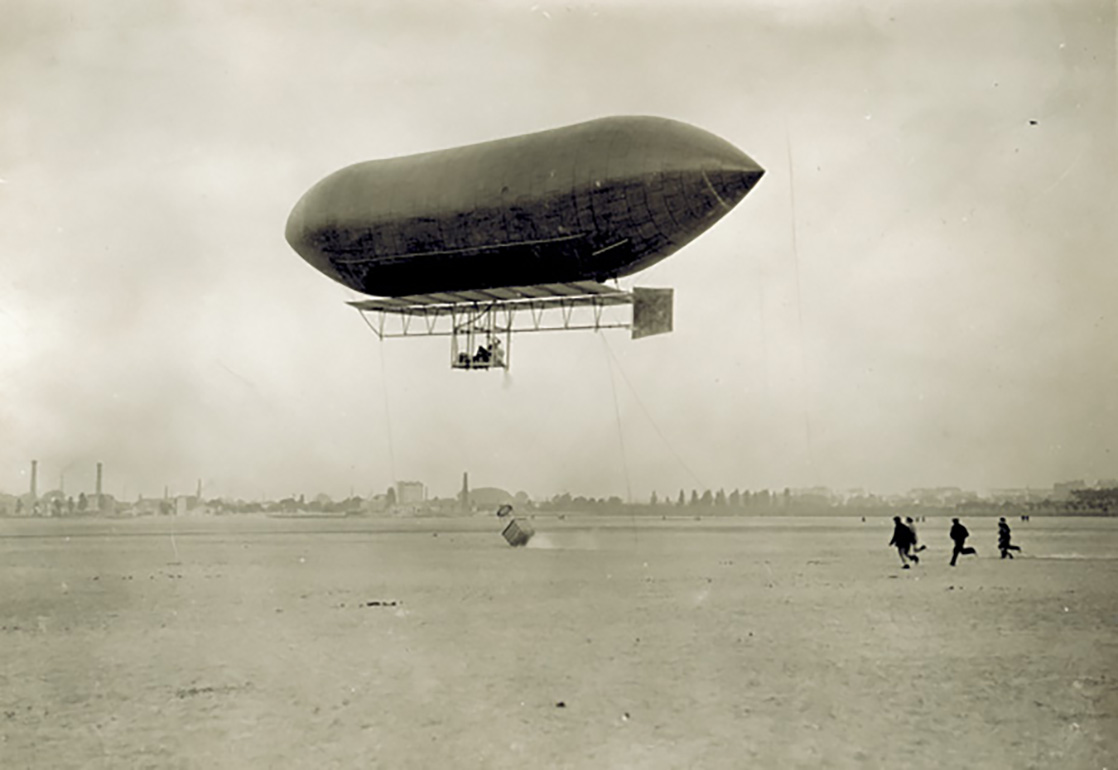Louis Malecot's airship dragging basket 1908